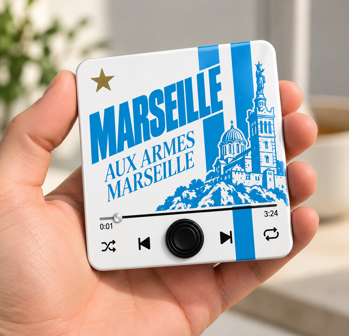 Magnet sonore Marseille - Aux Armes Marseille - dans la main
